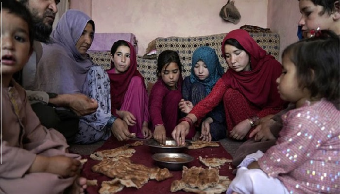 চা আর রুটি খেয়ে আফগান নারীদের রোজা পালন