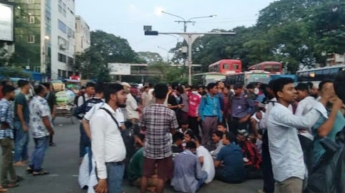 ২ ঘণ্টা পর শাহবাগের সড়ক ছাড়লেন শিক্ষার্থীরা