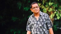 সৃষ্টিতে আজও বেঁচে হুমায়ূন আহমেদ